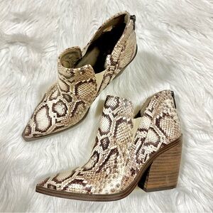 Vince Camuto Gigietta Snakeskin Ankle Booties Pointed Toe Block Heel Tan 6M